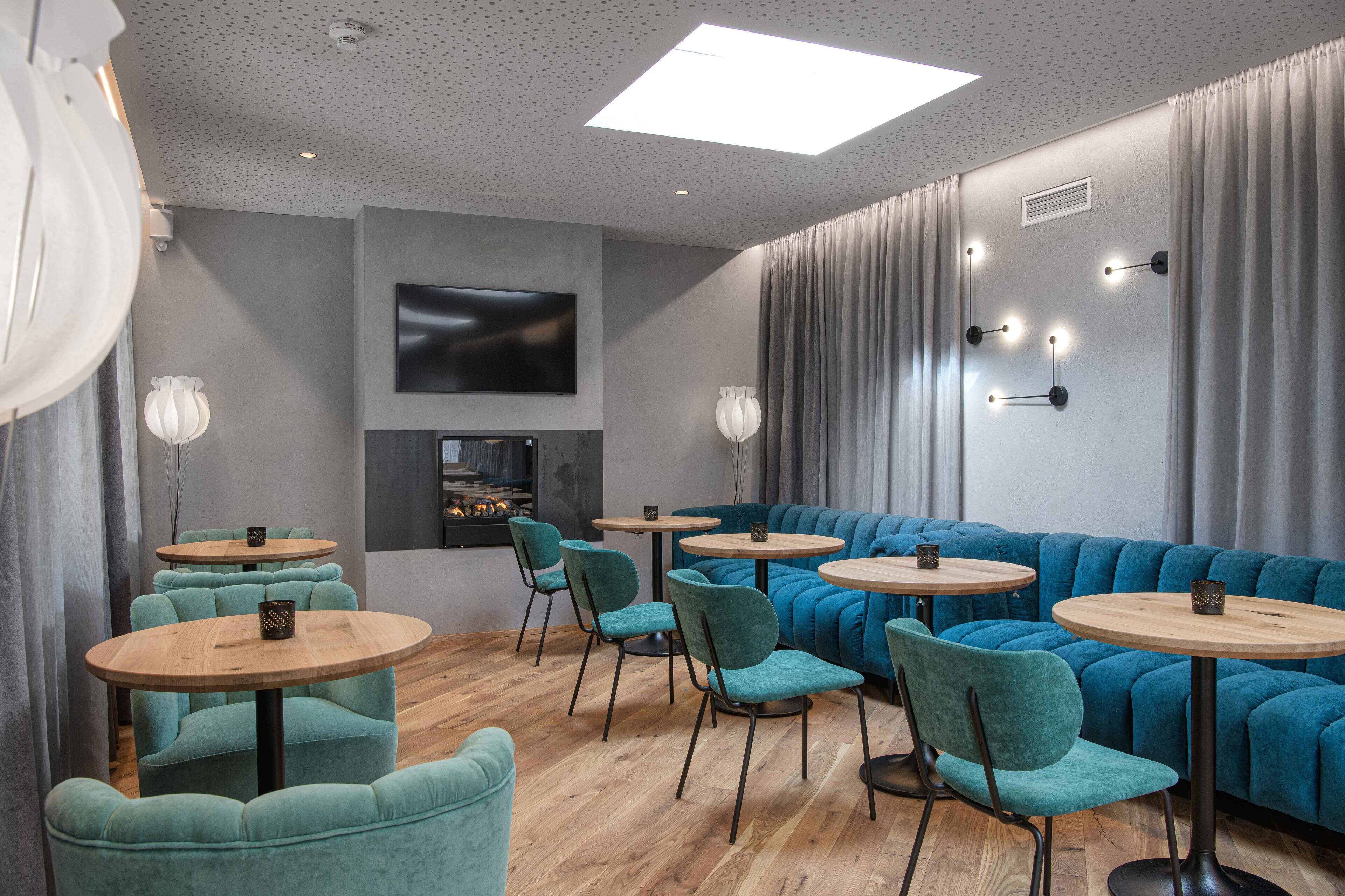 점심 식사, 저녁 식사 제공, 현지 및 세계   요리, 야외에서 식사