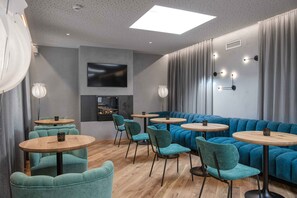 Lunch, dinner served; local and international cuisine, al fresco dining 