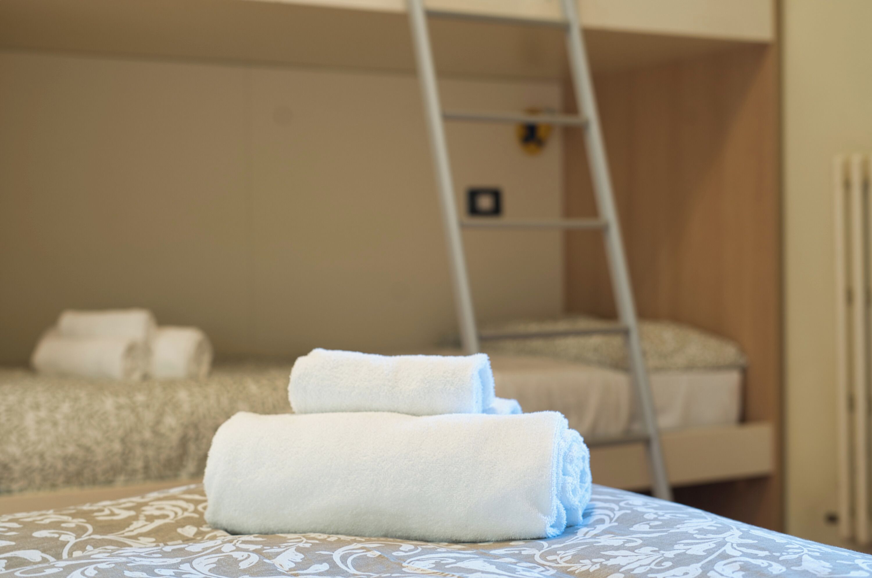 Fer et planche à repasser, draps fournis