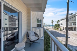 House, Multiple Beds (El Mar Townhome - Unit D) | Property grounds - El Mar Townhome - Unit D (Indian Shores)