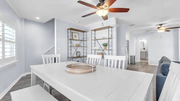 House, Multiple Beds (El Mar Townhome - Unit D) | Dining