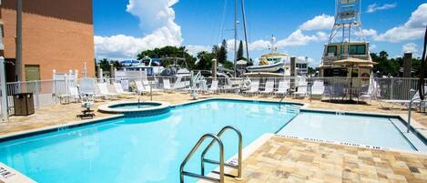 Leilighet, flere senger (Madeira Bay Resort II - 314) | Basseng | Et oppvarmet basseng