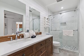Hair dryer - Harbour Oaks 413, newly renovated sleeps 8 (St Simons Island)
