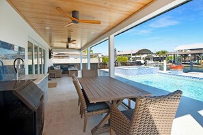 Outdoor dining - Waterfront Heated Pool & Spa, 3 bedrooms , Isles of Capri near Marco Island. (Naples)