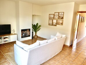 TV, fireplace - MP23 - Villa for 6 people with pool and garden near Pals beach (Pals)