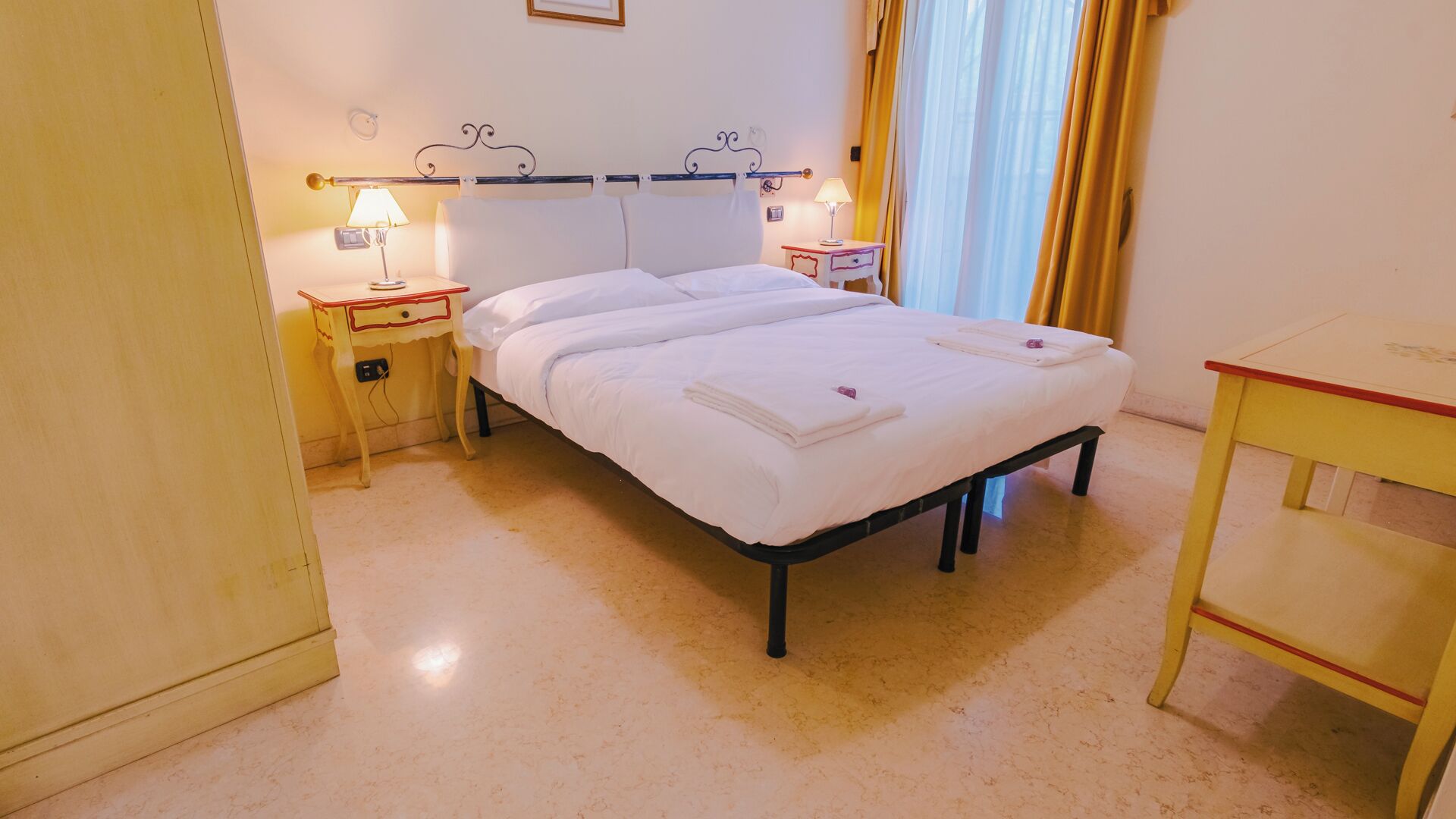 Free WiFi, bed sheets