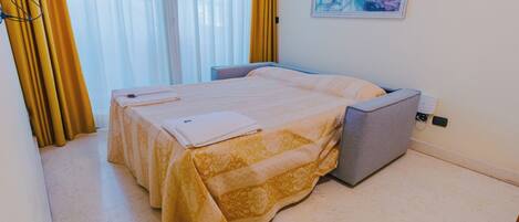 Free WiFi, bed sheets