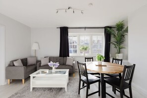 Dining - GuestReady - Charming Retreat in North-West London (London)