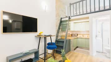 City Studio, 1 Queen Bed with Sofa bed, Non Smoking, City View | Iron/ironing board, cribs/infant beds, travel crib, free WiFi