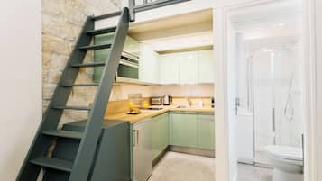 City Studio, 1 Queen Bed with Sofa bed, Non Smoking, City View | Private kitchen | Espresso maker, coffee/tea maker, electric kettle, toaster