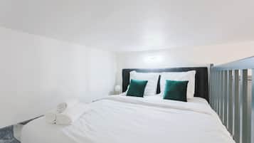 City Studio, 1 Queen Bed with Sofa bed, Non Smoking, City View | Iron/ironing board, cribs/infant beds, travel crib, free WiFi