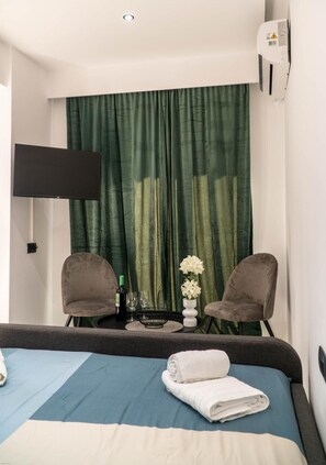 Iron/ironing board, WiFi, bed sheets - Apartment 'Double Room Mountain View' with Sea View, Wi-Fi and Air Conditioning (Ρόδος)