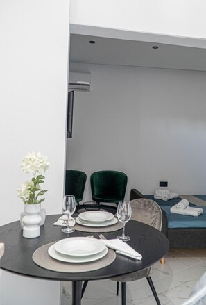 Dining - Apartment 'Double Room Mountain View' with Sea View, Wi-Fi and Air Conditioning (Ρόδος)