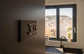 Interior - Apartment 'Double Room Mountain View' with Sea View, Wi-Fi and Air Conditioning (Ρόδος)