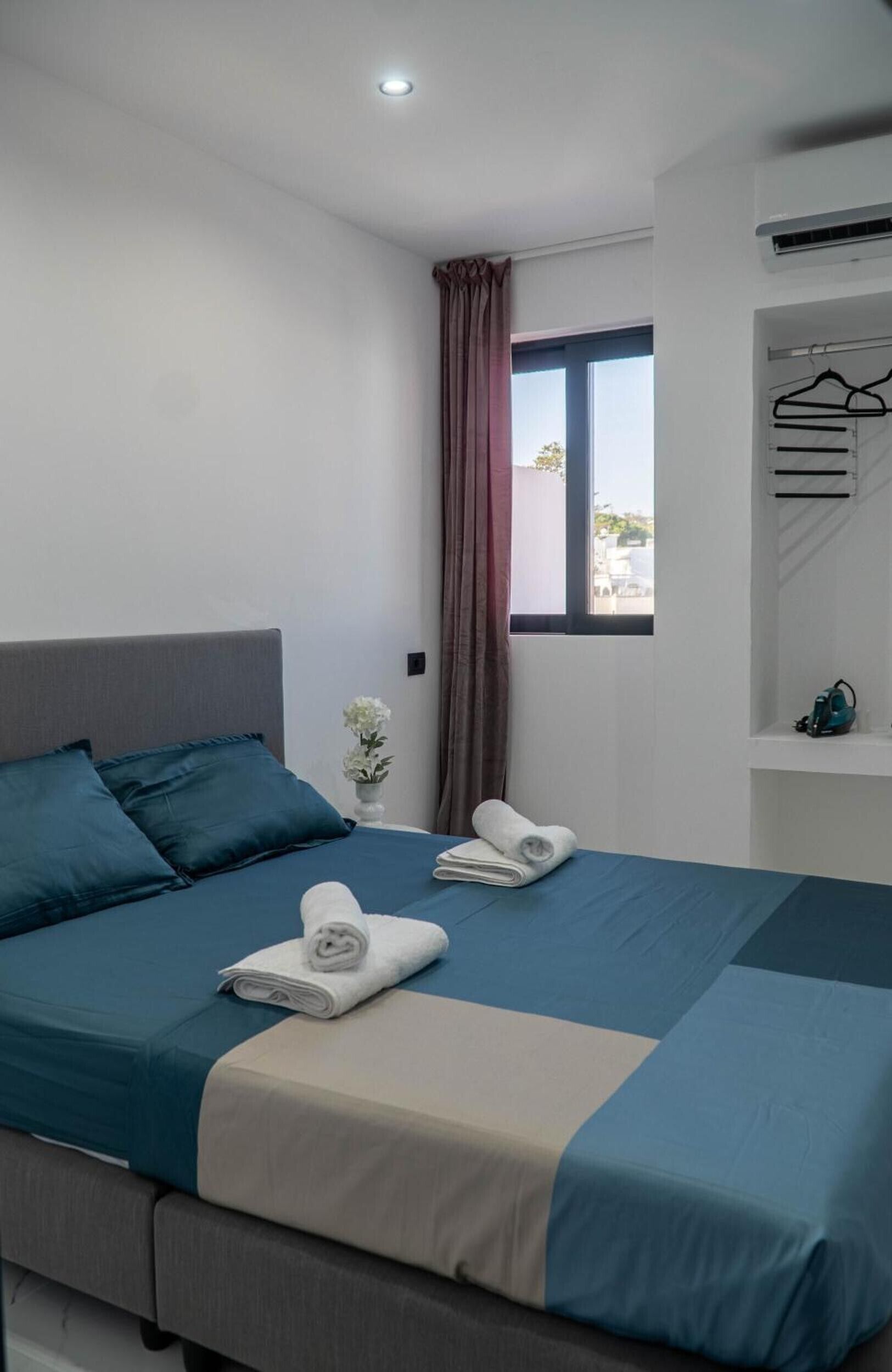 Strykjärn/strykbräda, wi-fi och sängkläder