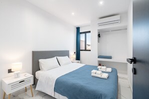 Iron/ironing board, WiFi, bed sheets - Apartment 'One-Bedroom' with Sea View, Wi-Fi and Air Conditioning (Ρόδος)