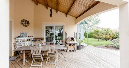 Guest Room - Acrifolia in Charming House in Nantes Vineyard