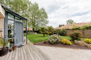 Terrace/patio - Guest Room - Acrifolia in Charming House in Nantes Vineyard (AIGREFEUILLE SUR MAINE)