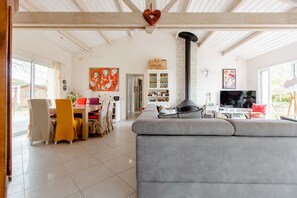 TV, fireplace - Guest Room - Acrifolia in Charming House in Nantes Vineyard (AIGREFEUILLE SUR MAINE)