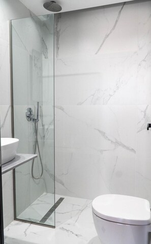 Shower, hair dryer, towels - Apartment 'Superior' with Sea View, Wi-Fi and Air Conditioning (Ρόδος)