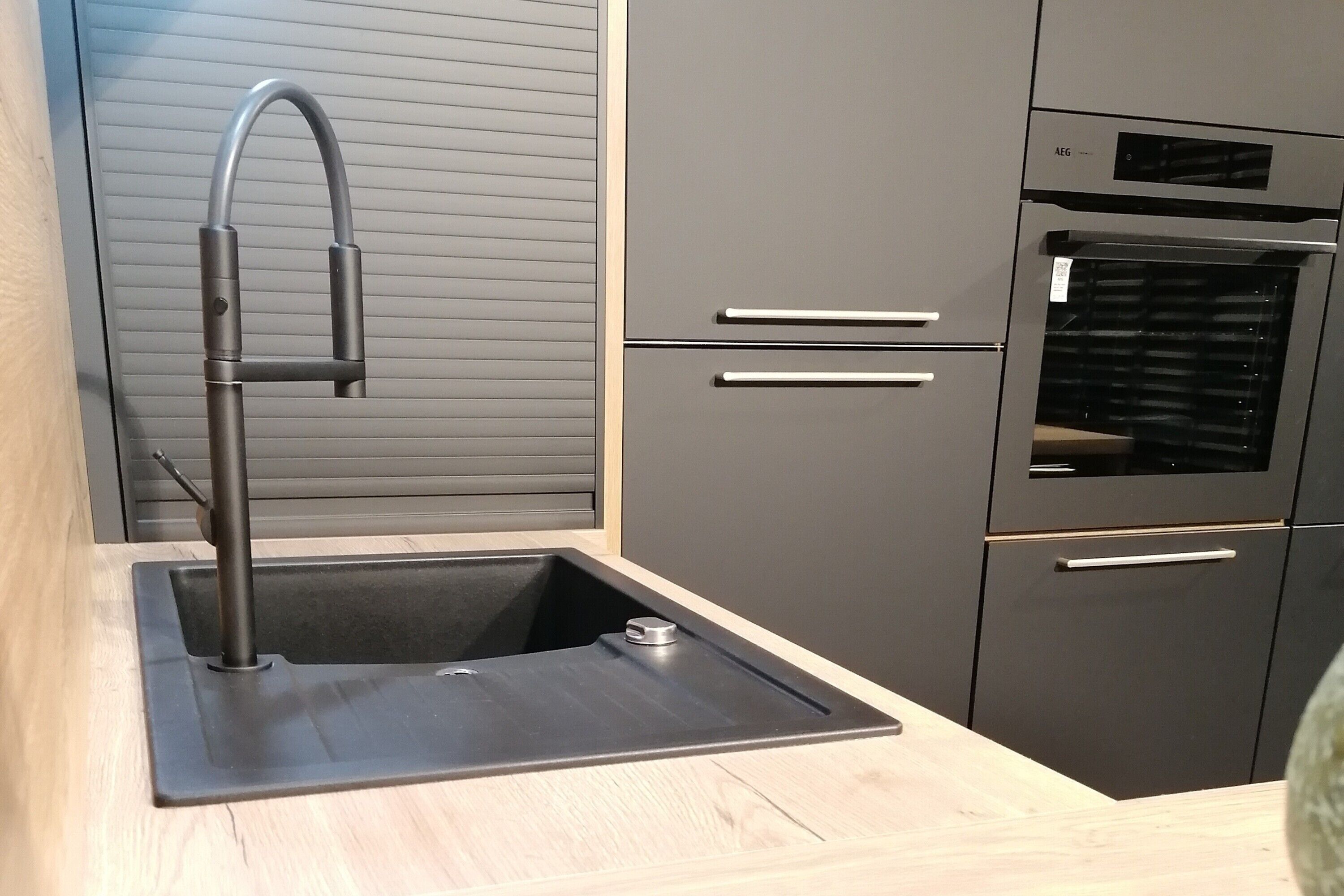 Kylskåp, mikrovågsugn, ugn och spishäll