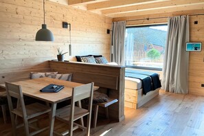 Silitysrauta/-lauta, Wi-Fi, vuodevaatteet