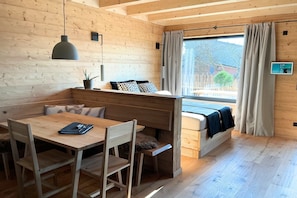Strykjärn/strykbräda, wi-fi och sängkläder