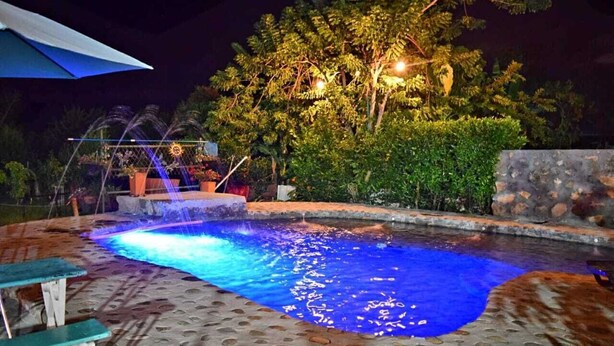 Ảnh chưa phân loại, 1 trong số 16 ảnh, nút