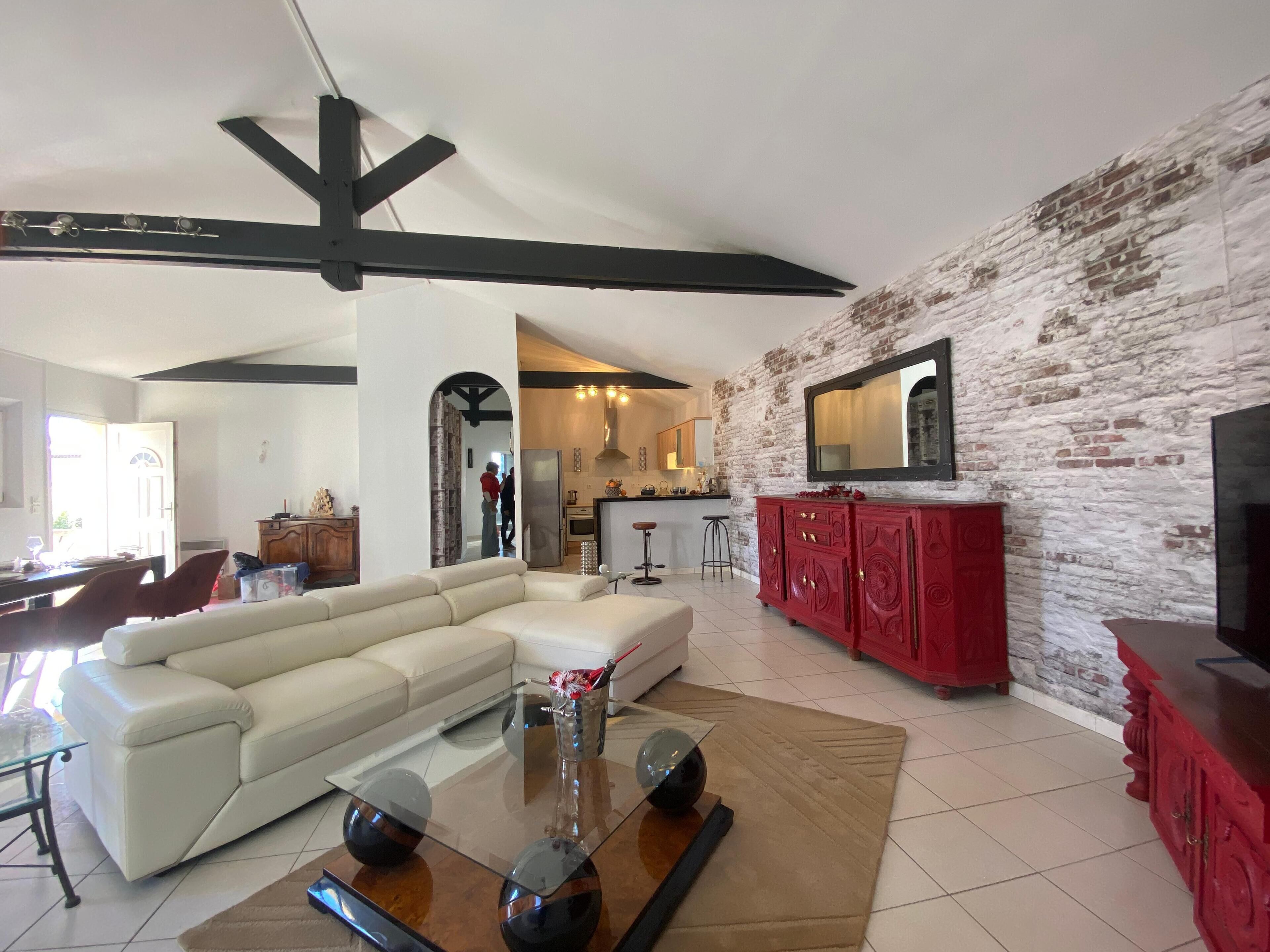 Télévision, cheminée