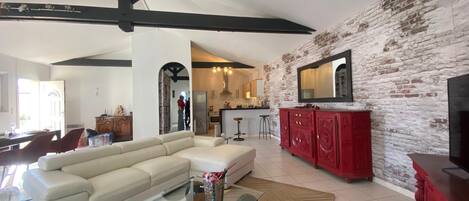 Télévision, cheminée