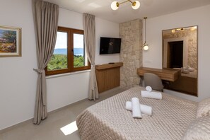 5 habitaciones, tabla de planchar con plancha y wifi gratis 