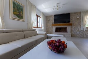 Smart TV, videojuegos y futbolito 