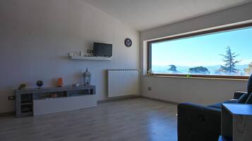 Villa, 2 Bedrooms, Garden View | Living area