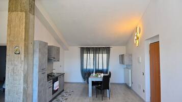 Villa, 2 Bedrooms, Garden View | Private kitchen