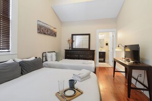 5 bedrooms, desk, iron/ironing board, free WiFi - The NOLA Dream- 9Beds/4BA Downtown Gem w/ Pool Table, Yard and Grand Living Room (New Orleans)