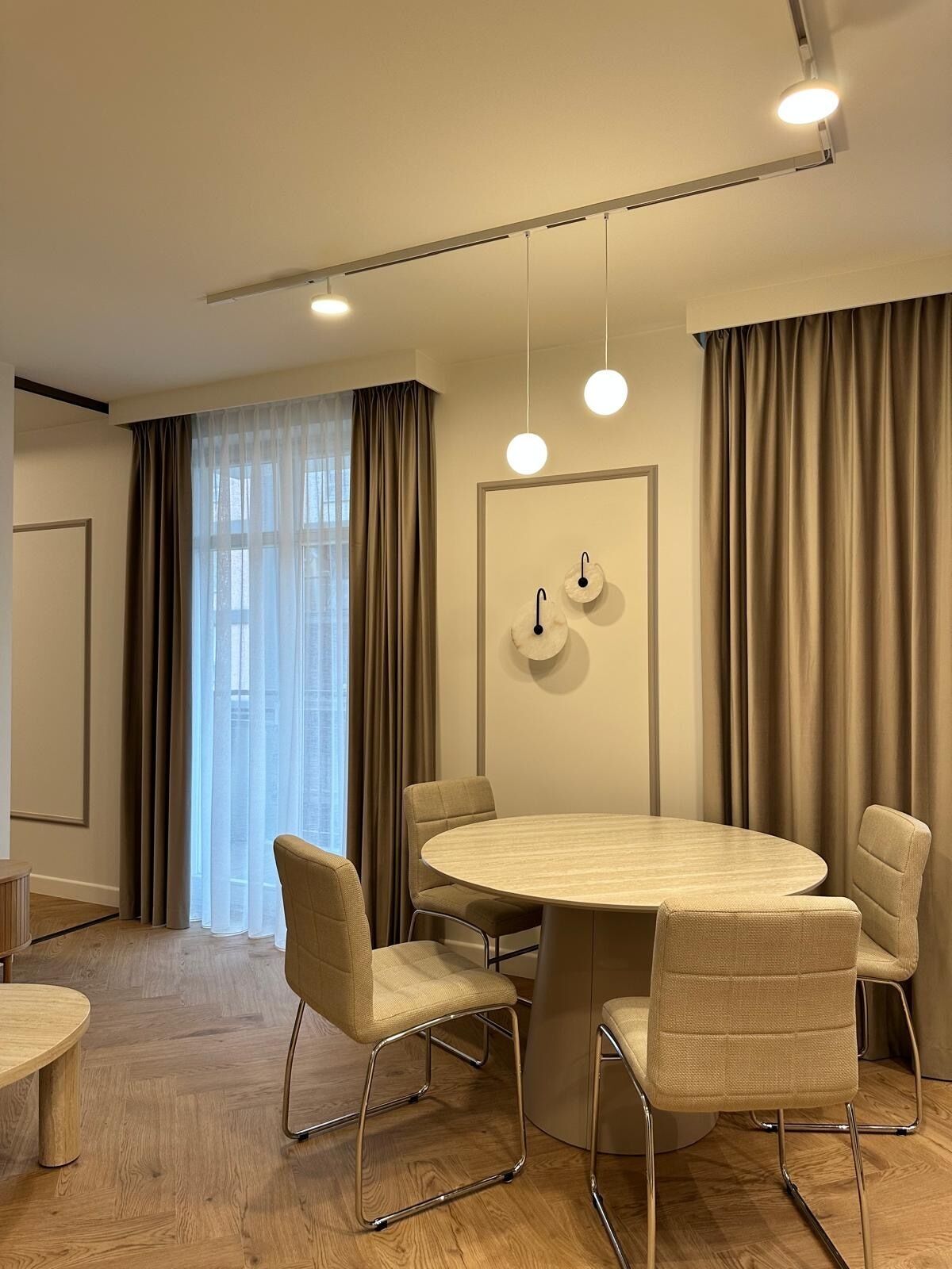 Huoneisto, parveke | Kannettavalle tietokoneelle sopiva työtila, pimennysverhot