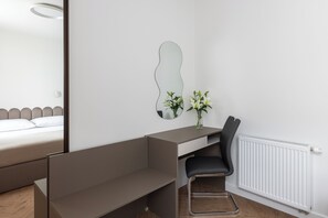 Apartment, Balkon | Laptopgeeigneter Arbeitsplatz, Verdunkelungsvorhänge