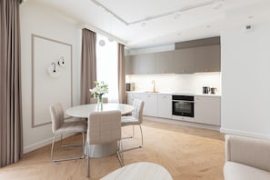 Apartment, Balcony | Living area | 40-inch TV with cable channels - Native Apartments Prądnicka 48 (Kraków)