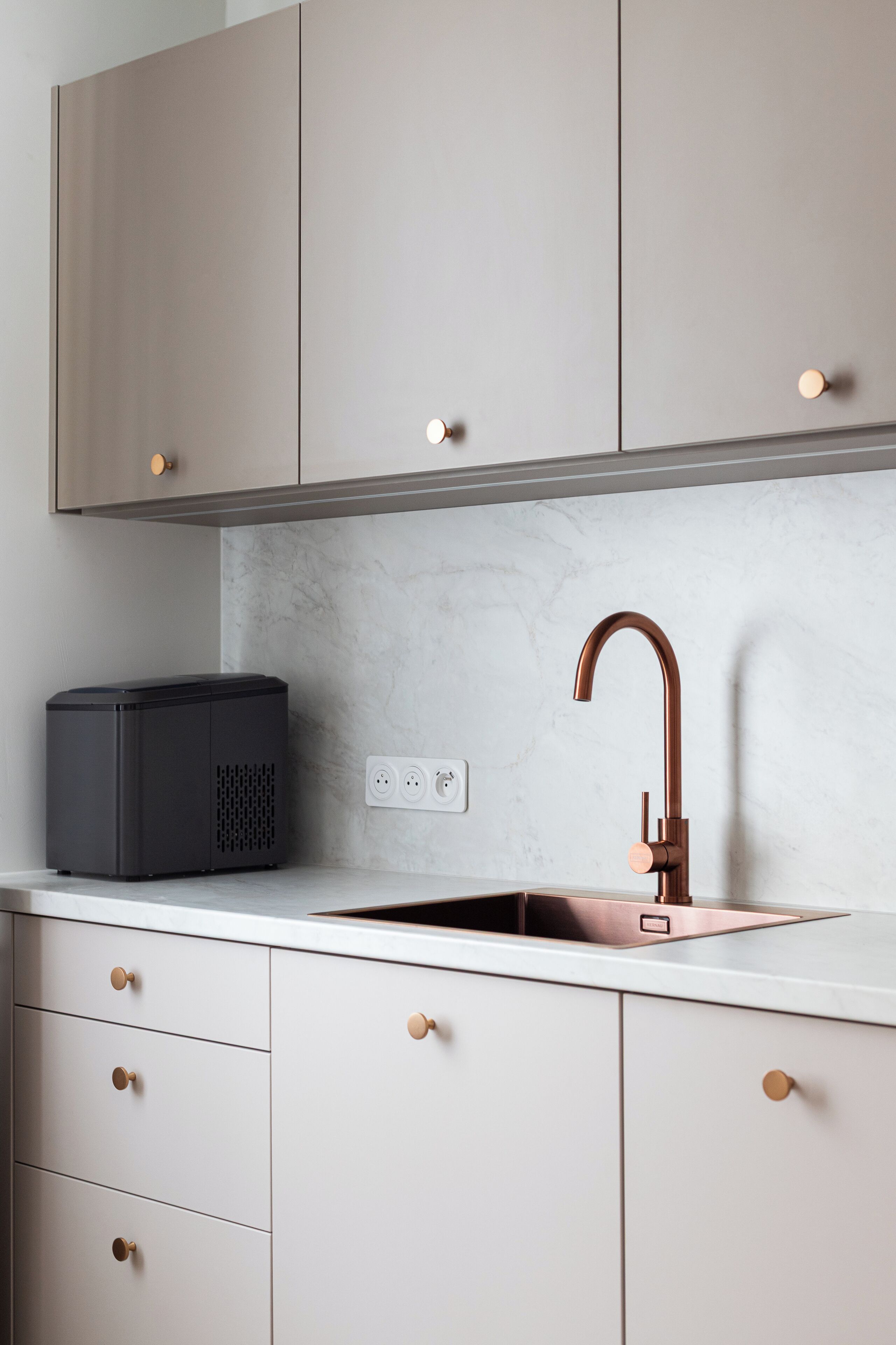 Apartment, Balcony | Private kitchen | High chair