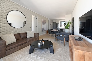 TV, offices - Quiet 2-Bed Green Point Retreat | Rooftop Pool (Cape Town)