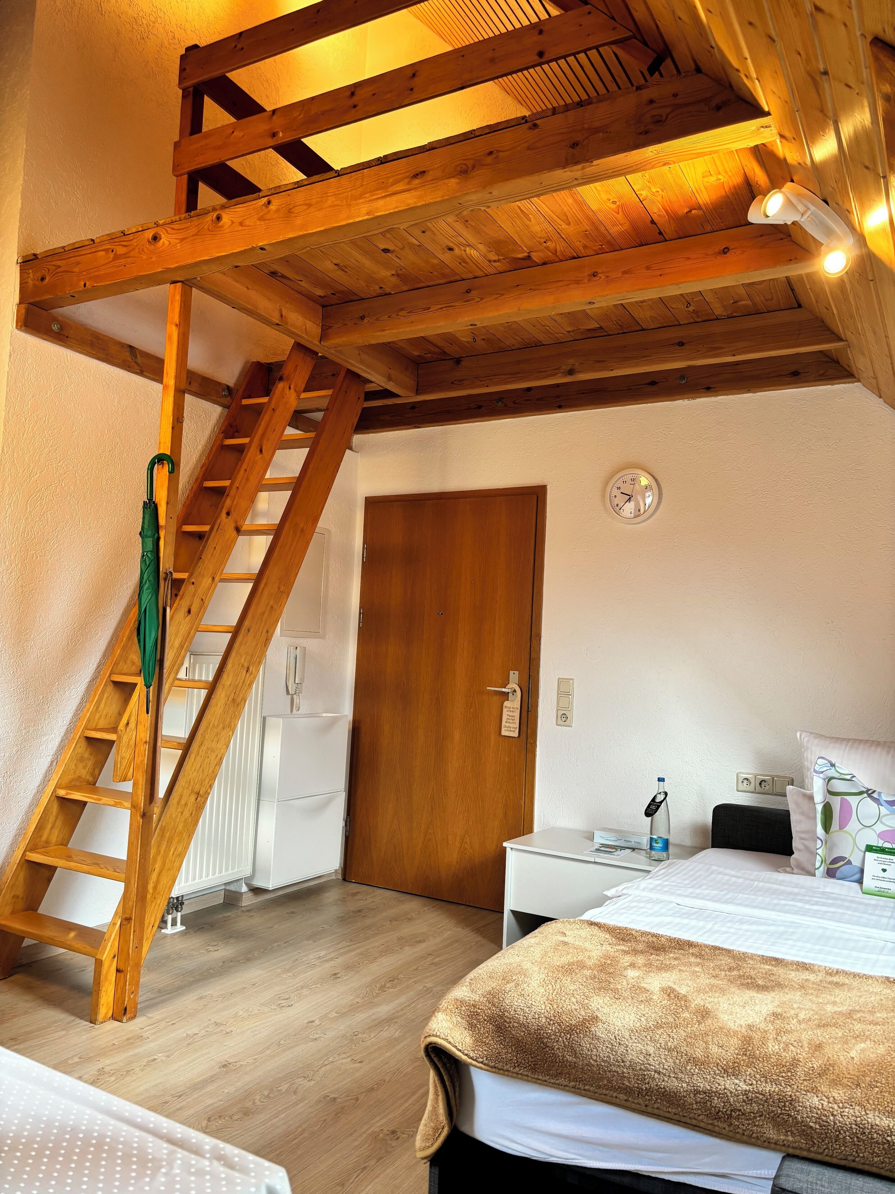 1 dormitorio, tabla de planchar con plancha, wifi y ropa de cama