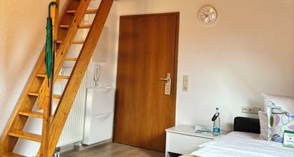 Fabulous studio apartment, Walk to Lakes, Transit & Authentic German Restaurant