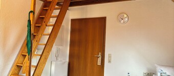 Fabulous studio apartment, Walk to Lakes, Transit & Authentic German Restaurant