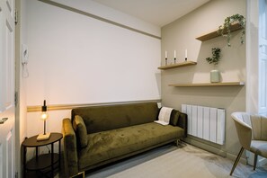 Apartment, Stadtblick | Wohnbereich