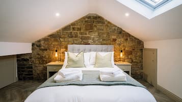 Single Room, 1 Double Bed | Iron/ironing board, free WiFi