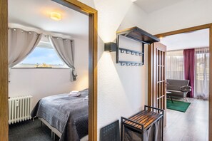 1 habitación, tabla de planchar con plancha, wifi y ropa de cama 