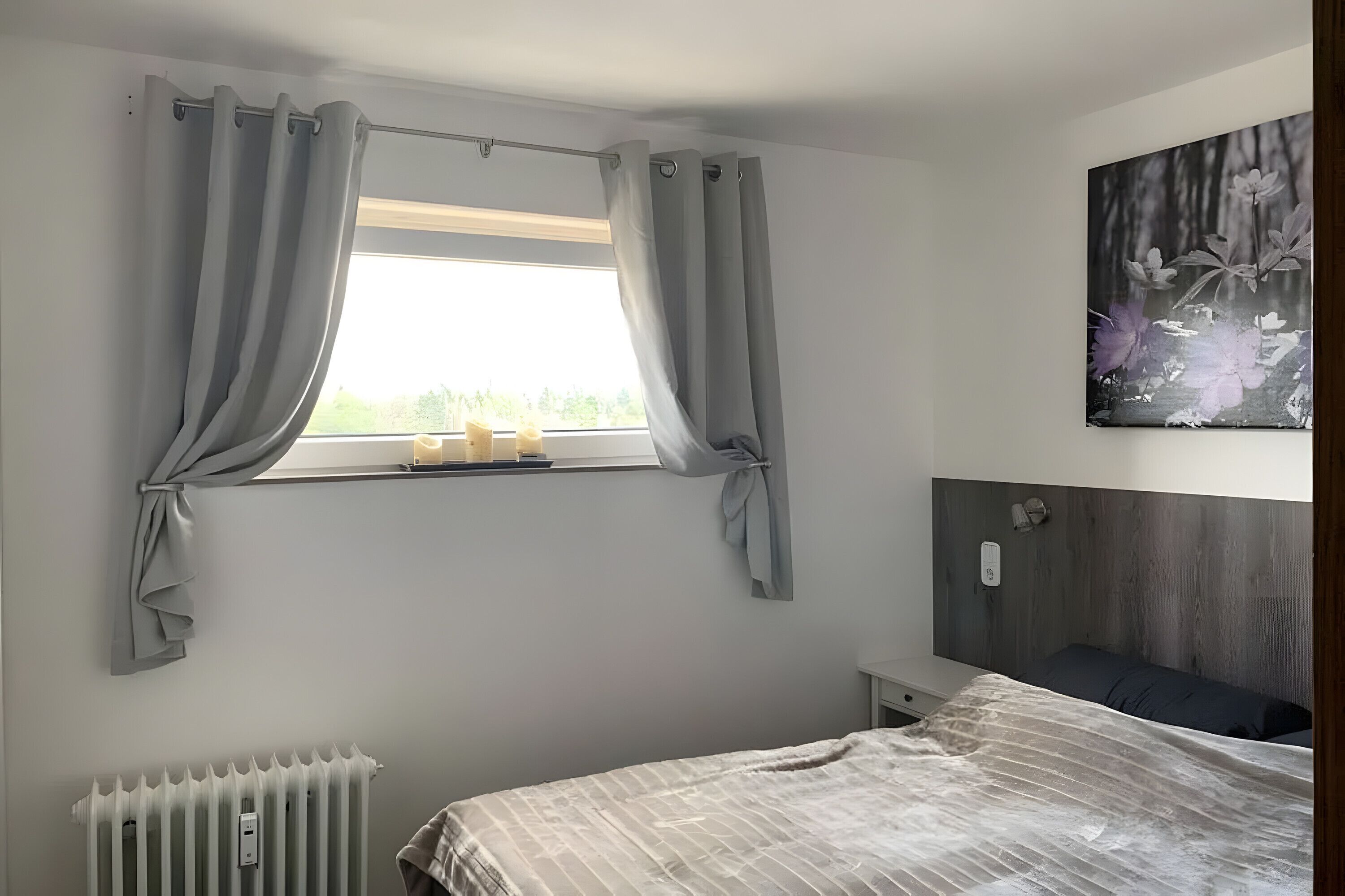 Silitysrauta/-lauta, Wi-Fi, vuodevaatteet