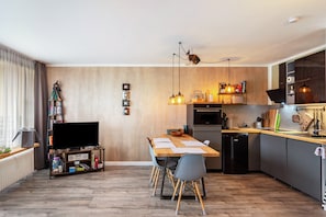 Fridge, microwave, oven, stovetop - Apartment 'Geißenblick 2' with Mountain View, Balcony and Wi-Fi (Braunlage)