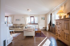 TV, fireplace, video games, DVD player - Chalet Jarrier 1400 – Stunning View of the Aiguilles d’Arves (Jarrier)