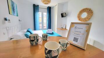 Fer et planche Ă repasser, Wi-Fi, draps fournis